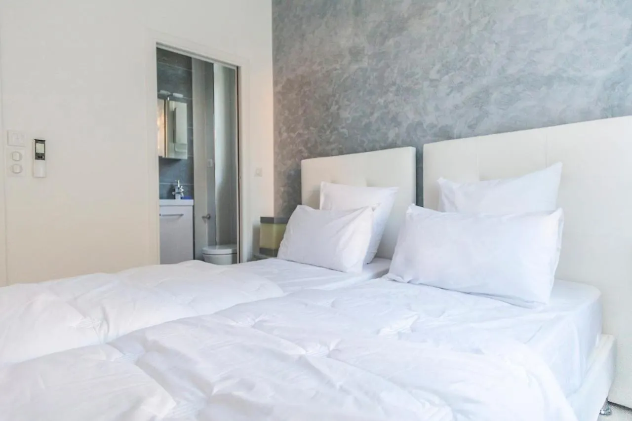 Close Croisette-Modern-A/C-Congress-Beaches Cannes France