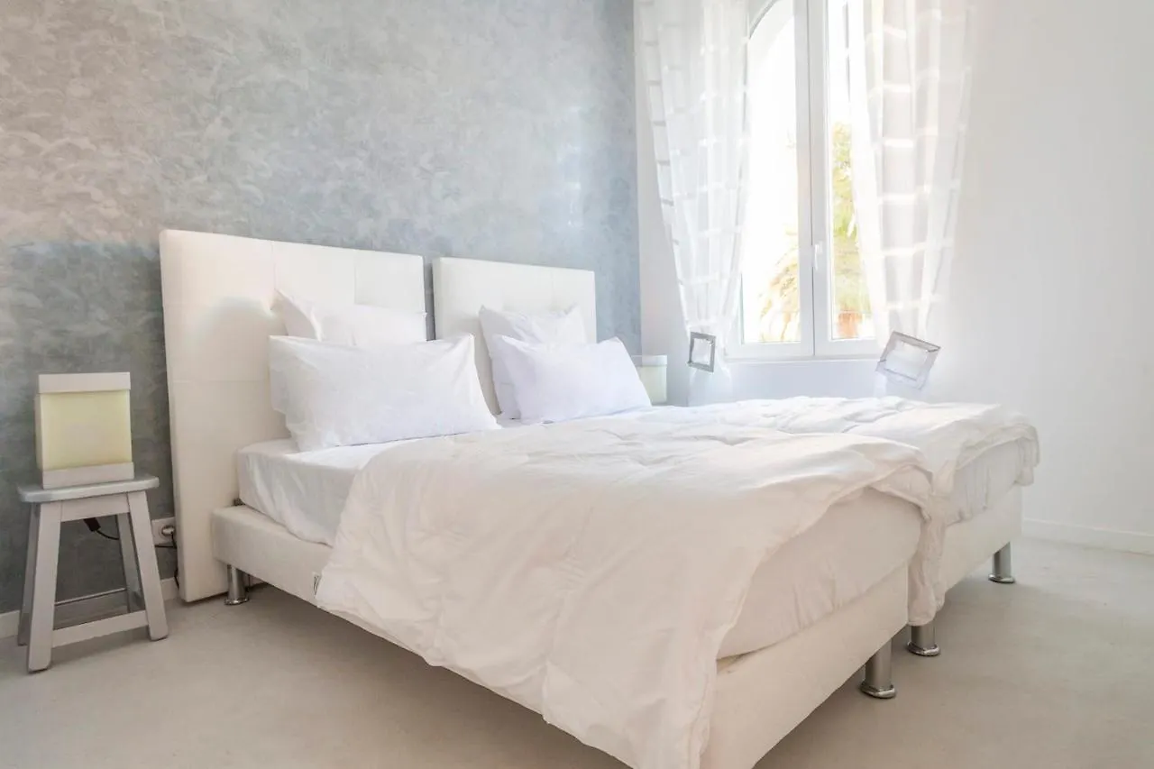 Close Croisette-Modern-A/C-Congress-Beaches Cannes 0*,  France